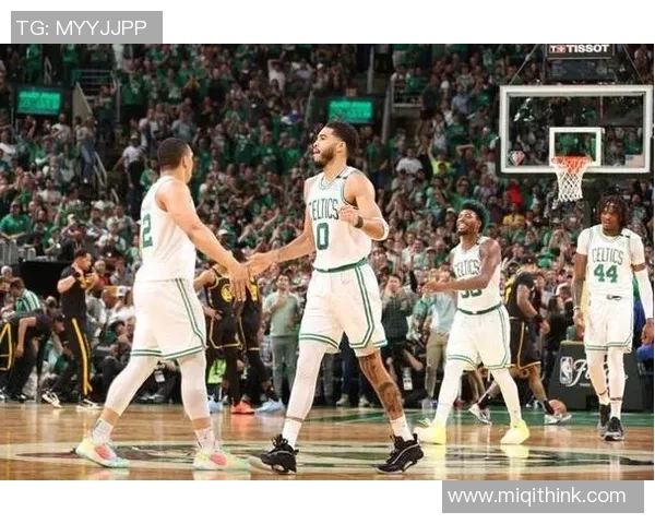 凯尔特人对阵猛龙的精彩对决圆满结束球迷热议赛后表现与战术分析 凯尔特人对阵猛龙的精彩对决圆满结束球迷热议赛后表现与战术分析