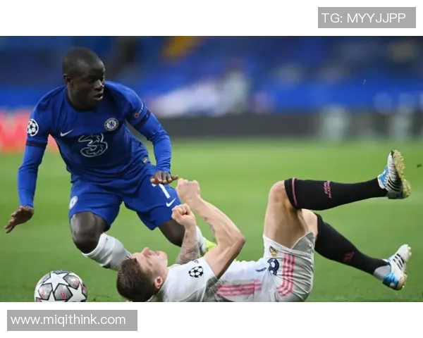 埃门与阿尔克马尔精彩对决结果揭晓球迷热议比赛亮点与表现分析