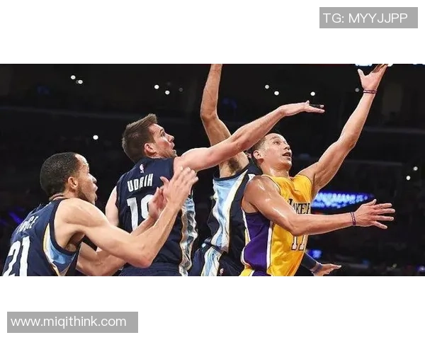 季前赛精彩对决湖人队与篮网队的巅峰较量引发球迷热议